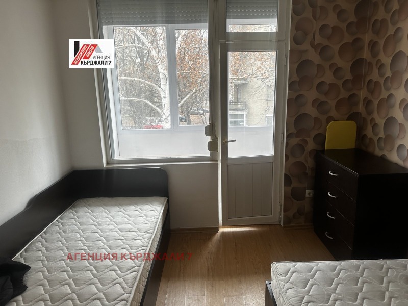 Продава 2-СТАЕН, гр. Кърджали, Център, снимка 8 - Апартаменти - 52770548