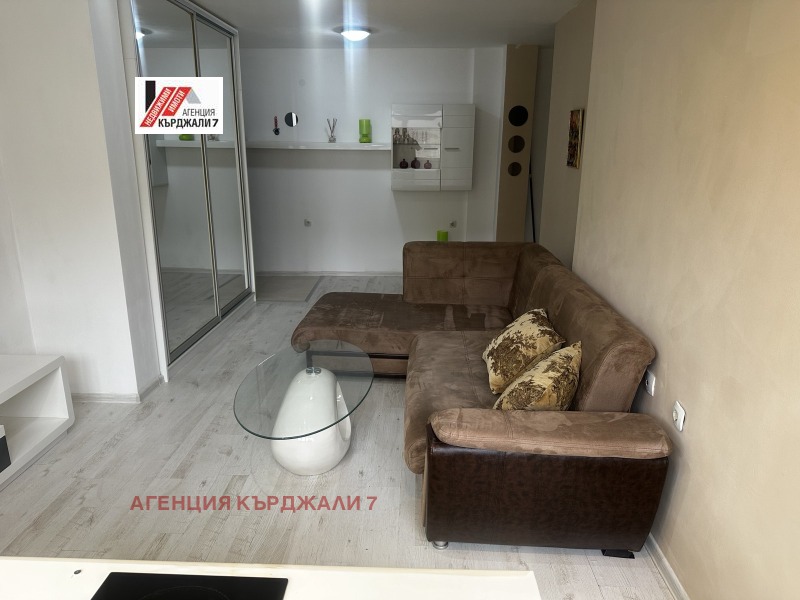 Продава 2-СТАЕН, гр. Кърджали, Център, снимка 4 - Апартаменти - 52770548