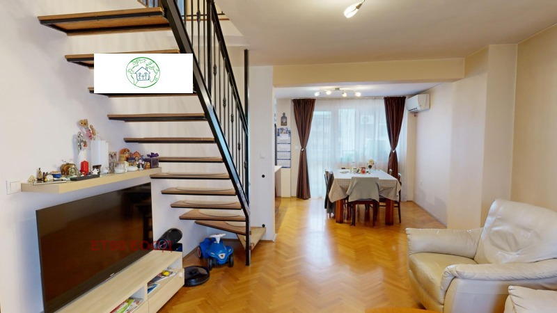 À venda  3 quartos Sofia , Centar , 168 m² | 41988401
