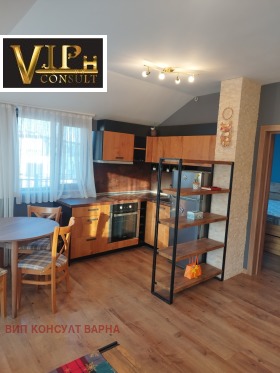1 Schlafzimmer k.k. Sw.Sw. Konstantin i Elena, Warna