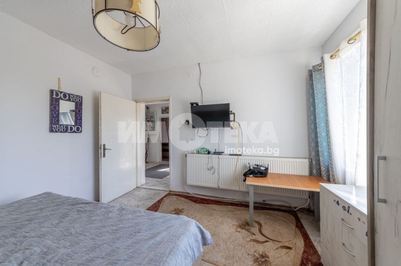 Продава КЪЩА, гр. Девня, област Варна, снимка 3 - Къщи - 51680971