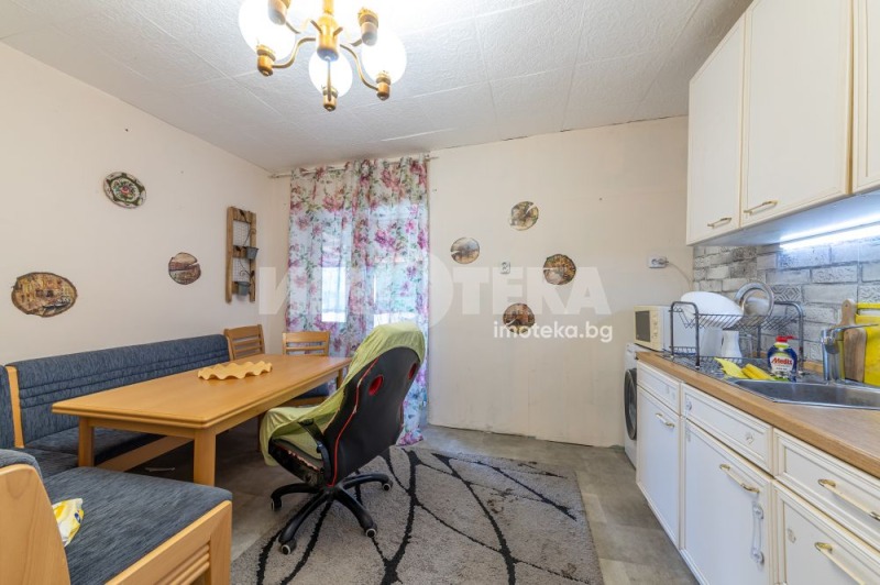 Продава КЪЩА, гр. Девня, област Варна