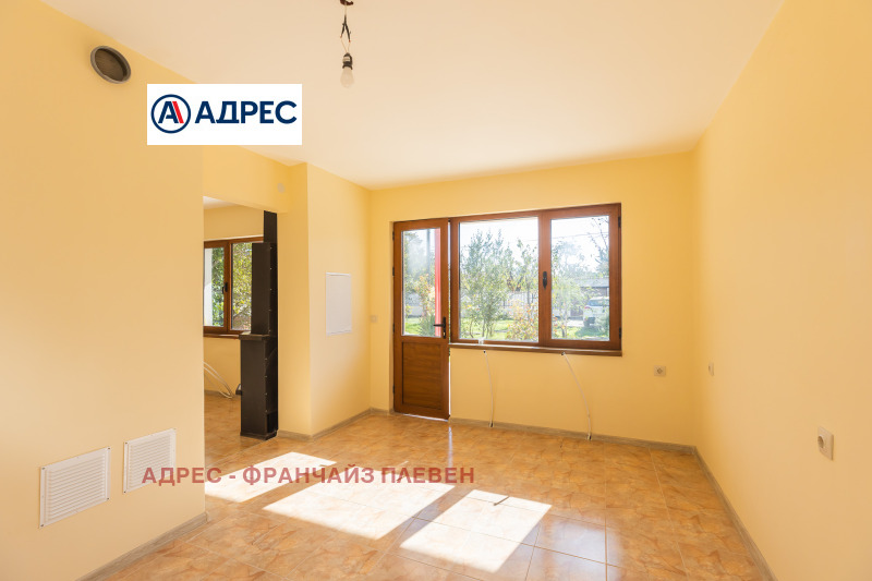 Продава КЪЩА, с. Върбица, област Плевен, снимка 3 - Къщи - 53149543