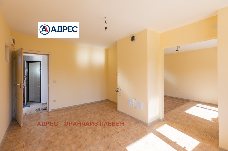 Продава КЪЩА, с. Върбица, област Плевен, снимка 2 - Къщи - 53149543