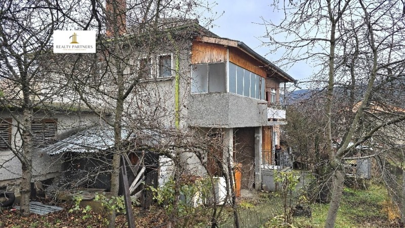 Продава КЪЩА в област Перник, гр. Брезник - 220 кв.м / 79 900 € » 156 270.82 лв., РИЪЛТИ ПАРТНЪРС
