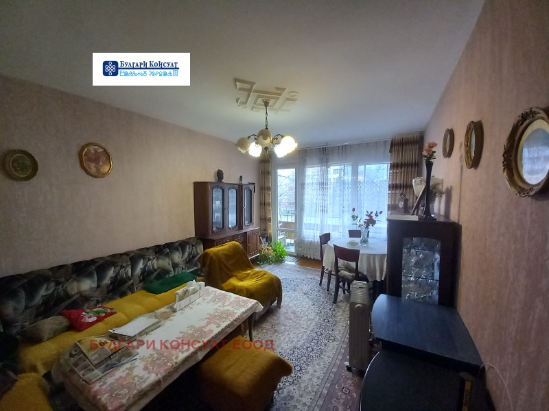 Продава 4-СТАЕН, гр. София, Гоце Делчев, снимка 2 - Апартаменти - 53497719