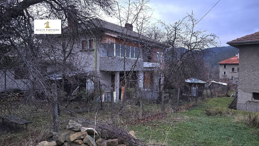 Продава КЪЩА, гр. Брезник, област Перник, снимка 2 - Къщи - 54092675