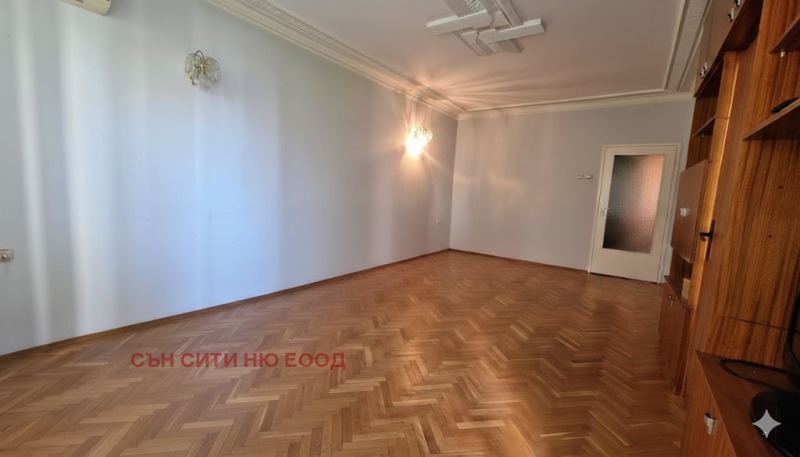 Продава МНОГОСТАЕН, гр. София, Център