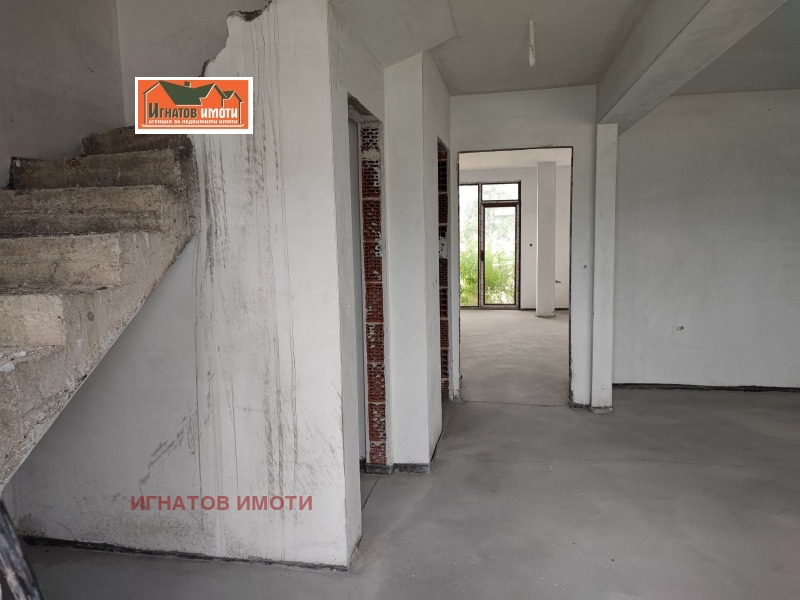 Продава КЪЩА, гр. Пазарджик, Устрем, снимка 2 - Къщи - 52627943