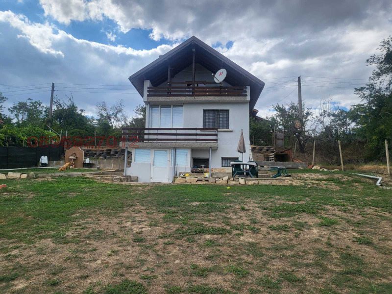 Продава ВИЛА, гр. Русе, Промишлена зона - Запад