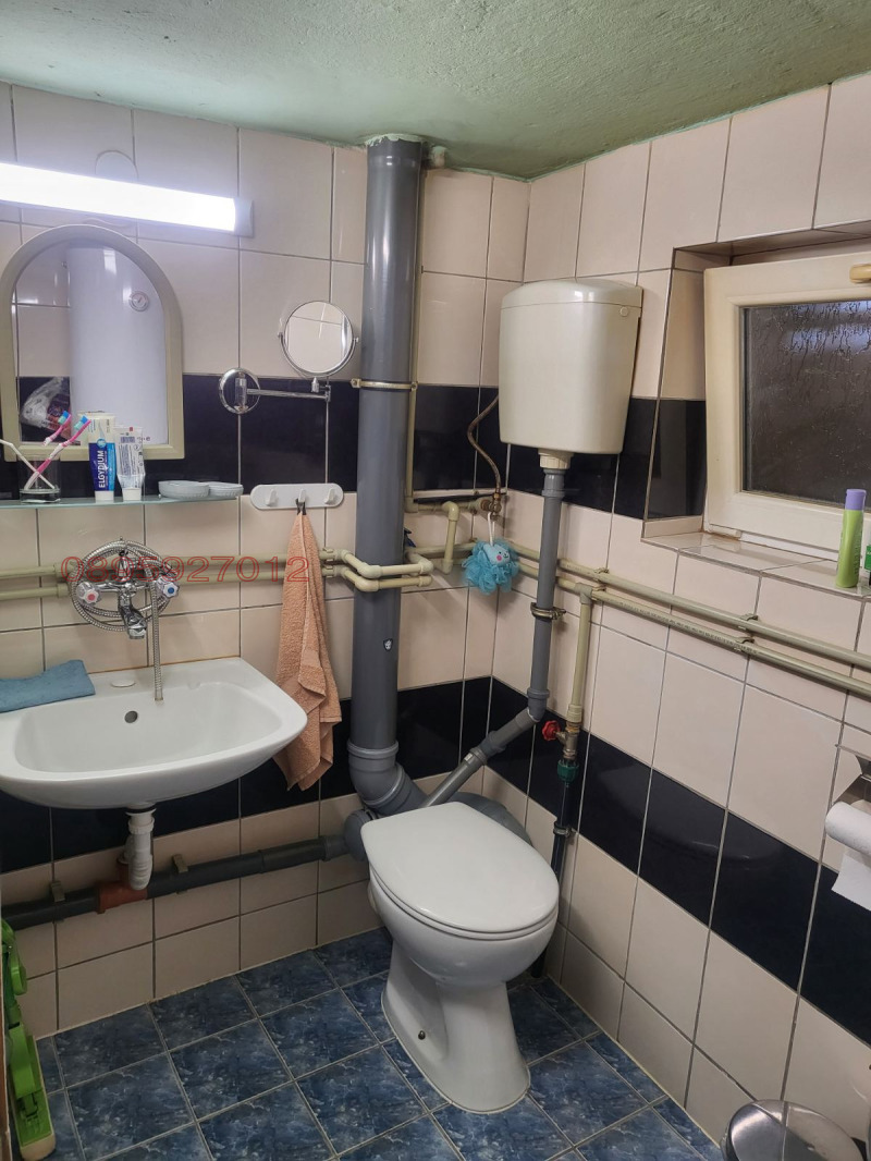 Продава ВИЛА, гр. Русе, Промишлена зона - Запад, снимка 5 - Вили - 52781187