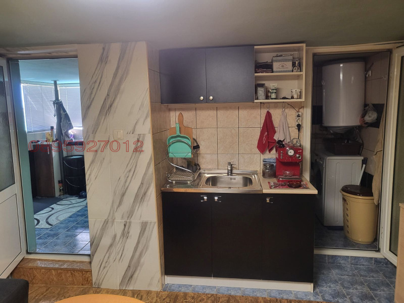 Продава ВИЛА, гр. Русе, Промишлена зона - Запад, снимка 3 - Вили - 52781187