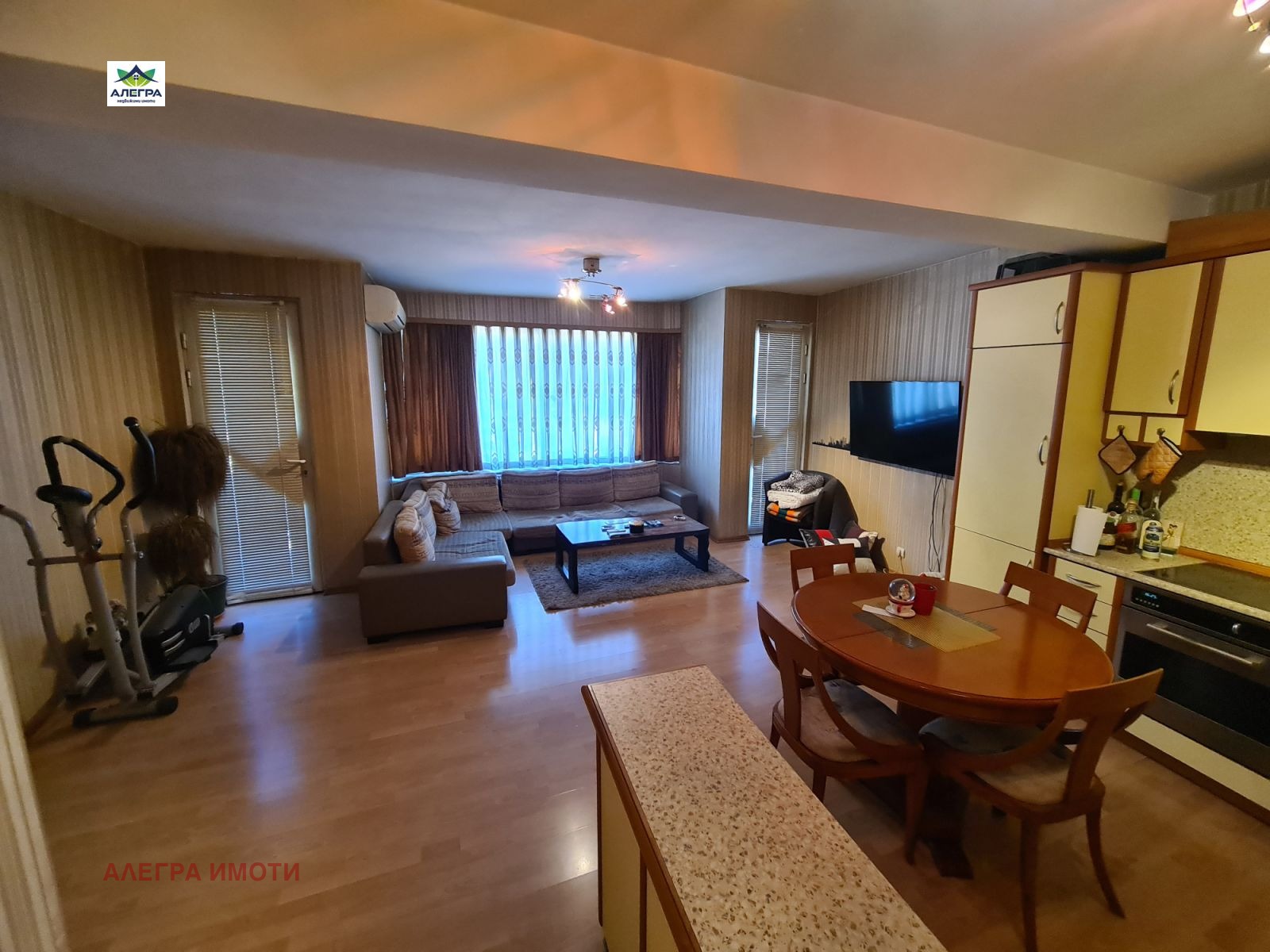 Продава КЪЩА, гр. Пазарджик, Идеален център, снимка 2 - Къщи - 43176151