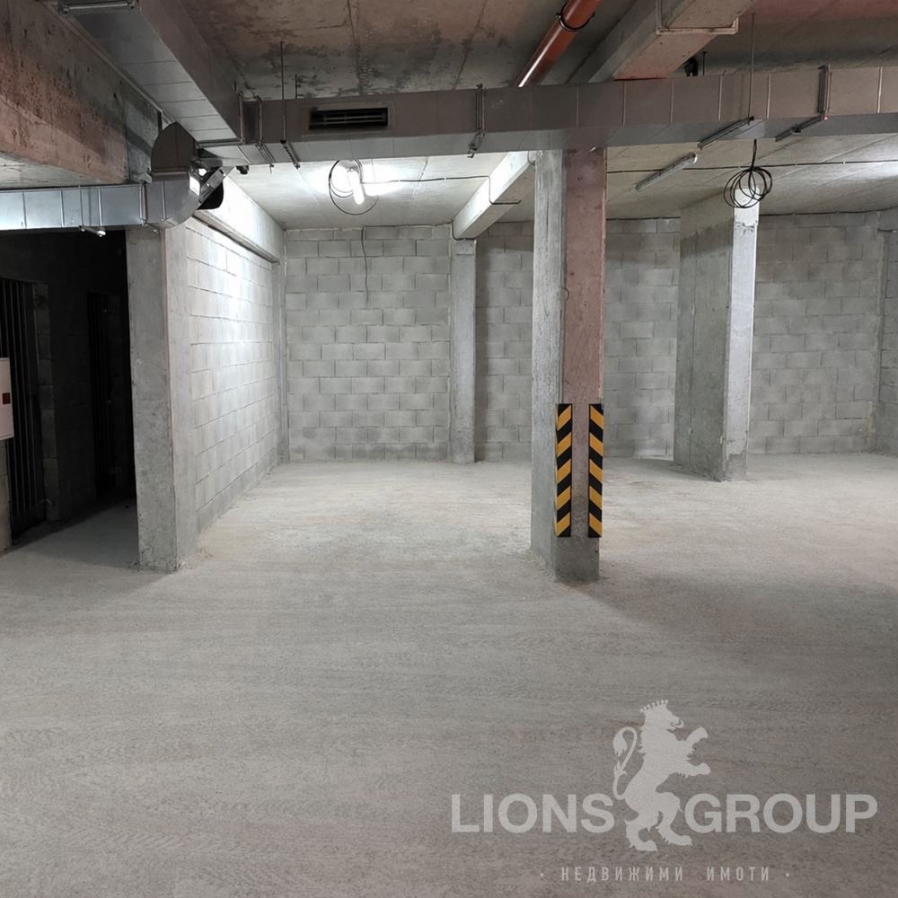 Продава ГАРАЖ, ПАРКОМЯСТО, гр. Варна, Левски 1