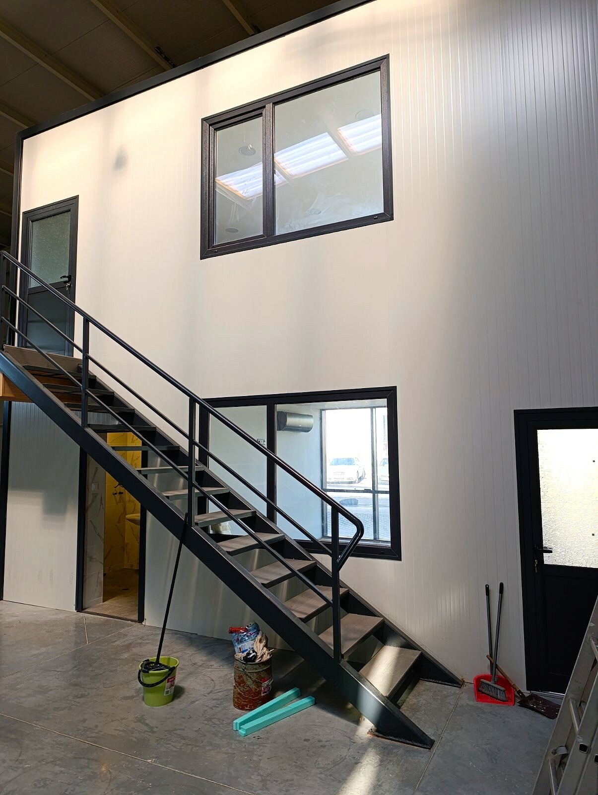 Продава ПРОМ. ПОМЕЩЕНИЕ, гр. Шумен, Промишлена зона, снимка 5 - Производствени сгради - 53602142