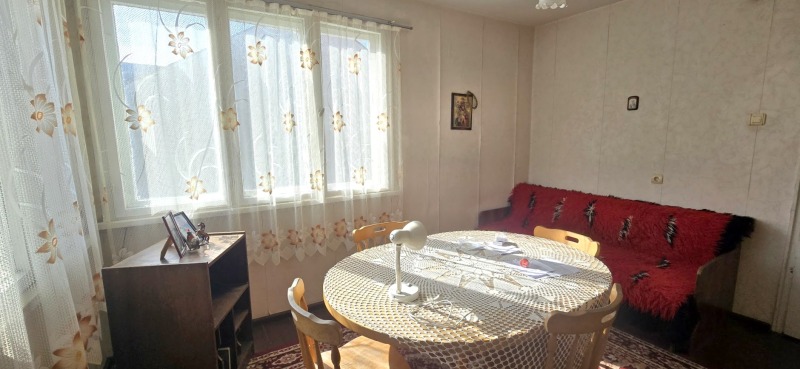 Продава ЕТАЖ ОТ КЪЩА в град Шумен, Военно училище - 85 кв.м / 199 000 € » 389 210.17 лв., АДРЕС НЕДВИЖИМИ ИМОТИ - КАНТОРА ШУМЕН