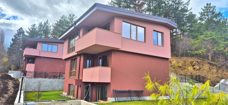 Продава КЪЩА, град София, с. Панчарево • 850000 € / 1662455.50 лв. • 70822030 1