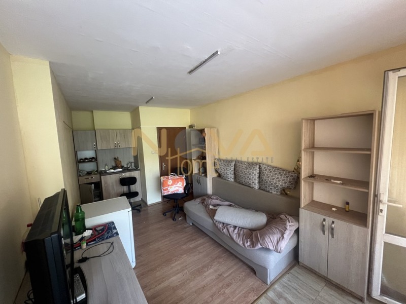 In vendita  Studio Varna , Tsveten kvartal , 25 mq | 92885390