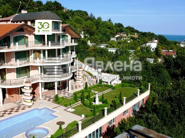 Продава ХОТЕЛ, гр. Варна, к.к. Св.Св. Константин и Елена