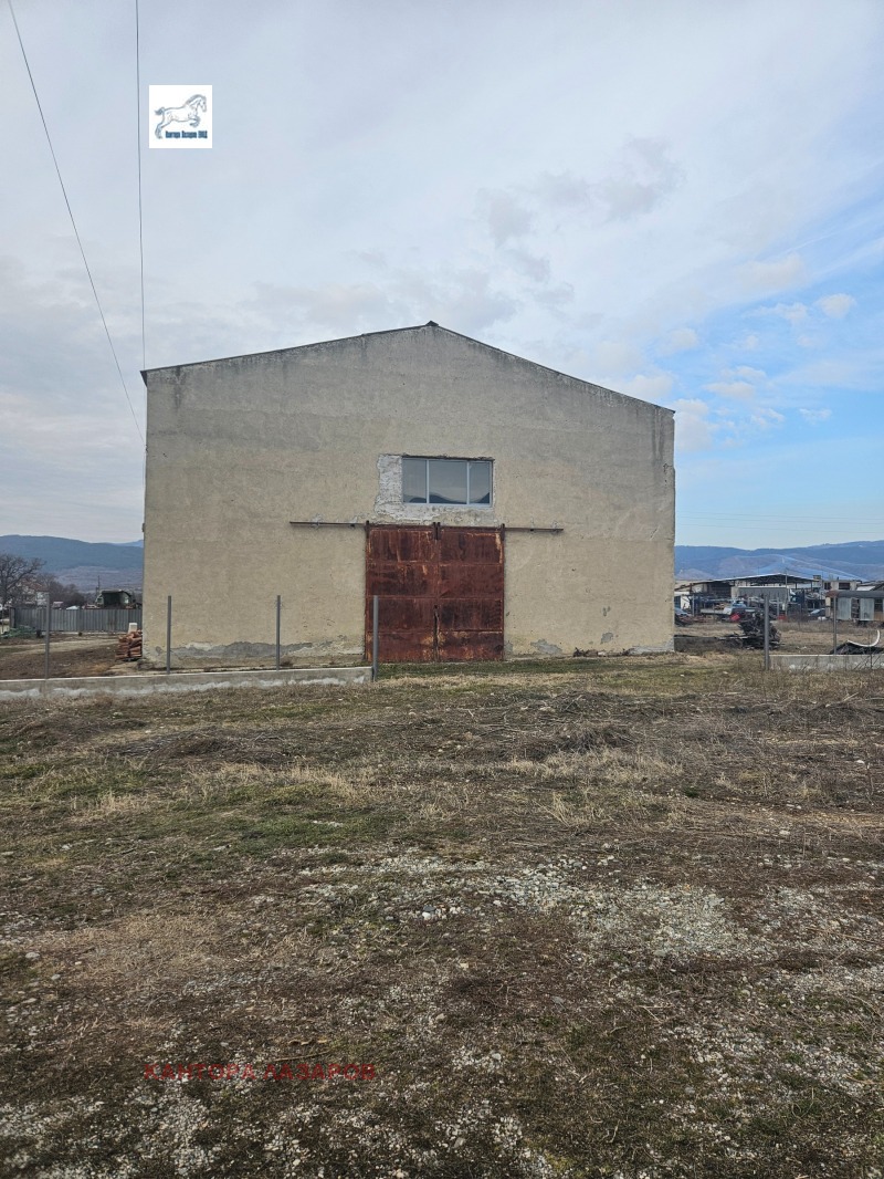 Продава СКЛАД в област Кюстендил, с. Крайници - 583 кв.м / 180 000 € » 352 049.40 лв., КАНТОРА ЛАЗАРОВ