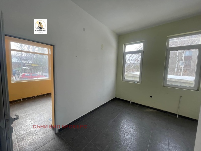 Продава ПРОМ. ПОМЕЩЕНИЕ, гр. Левски, област Плевен, снимка 4 - Производствени сгради - 53012407