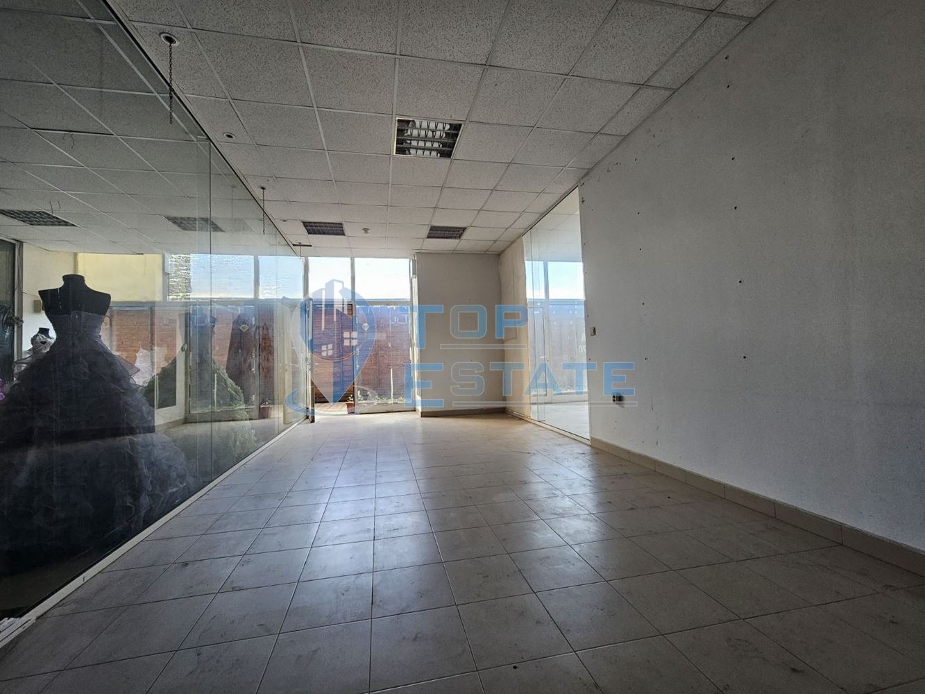 Продава ОФИС, гр. Велико Търново, Център, снимка 2 - Офиси - 45419149