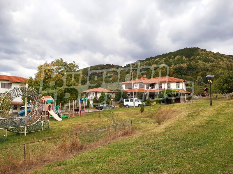 Продава САМОСТОЯТЕЛНА СГРАДА в област Габрово, с. Кръвеник - 791 кв.м / 300 000 € » 586 749.00 лв., БЪЛГЕРИАН ПРОПЕРТИС