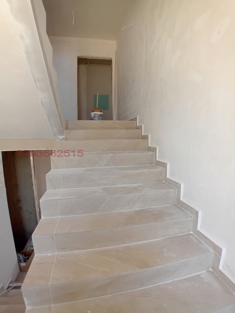 Продава  2-стаен град Пловдив , Остромила , 72 кв.м | 18142218 - изображение [4]