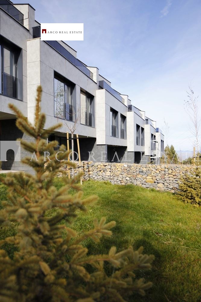 Продава КЪЩА, гр. София, с. Бистрица