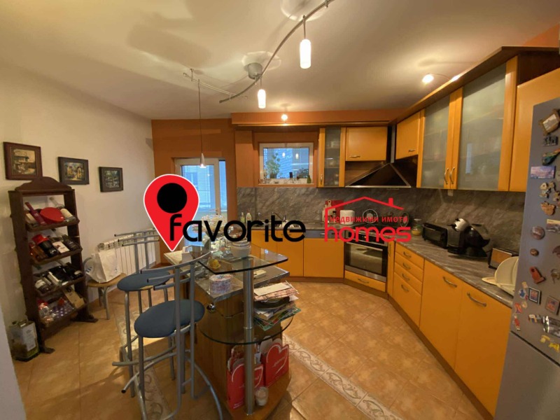 Продава КЪЩА, гр. Шумен, Център, снимка 2 - Къщи - 53336623