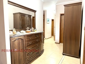 Mais de 3 quartos Zona B, Veliko Tarnovo