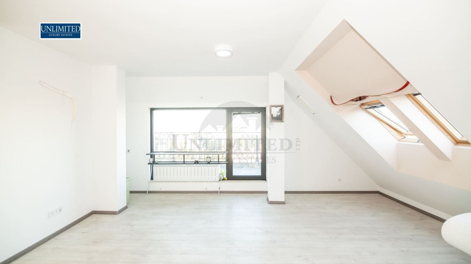 Продава 2-СТАЕН, гр. София, Изток, снимка 2 - Апартаменти - 54180331