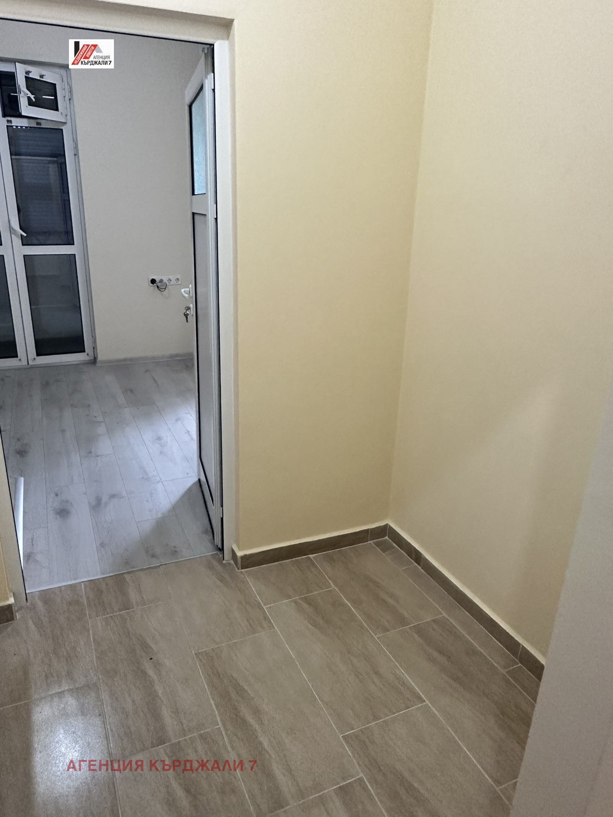 Продава 2-СТАЕН, гр. Кърджали, Център, снимка 9 - Апартаменти - 54614847
