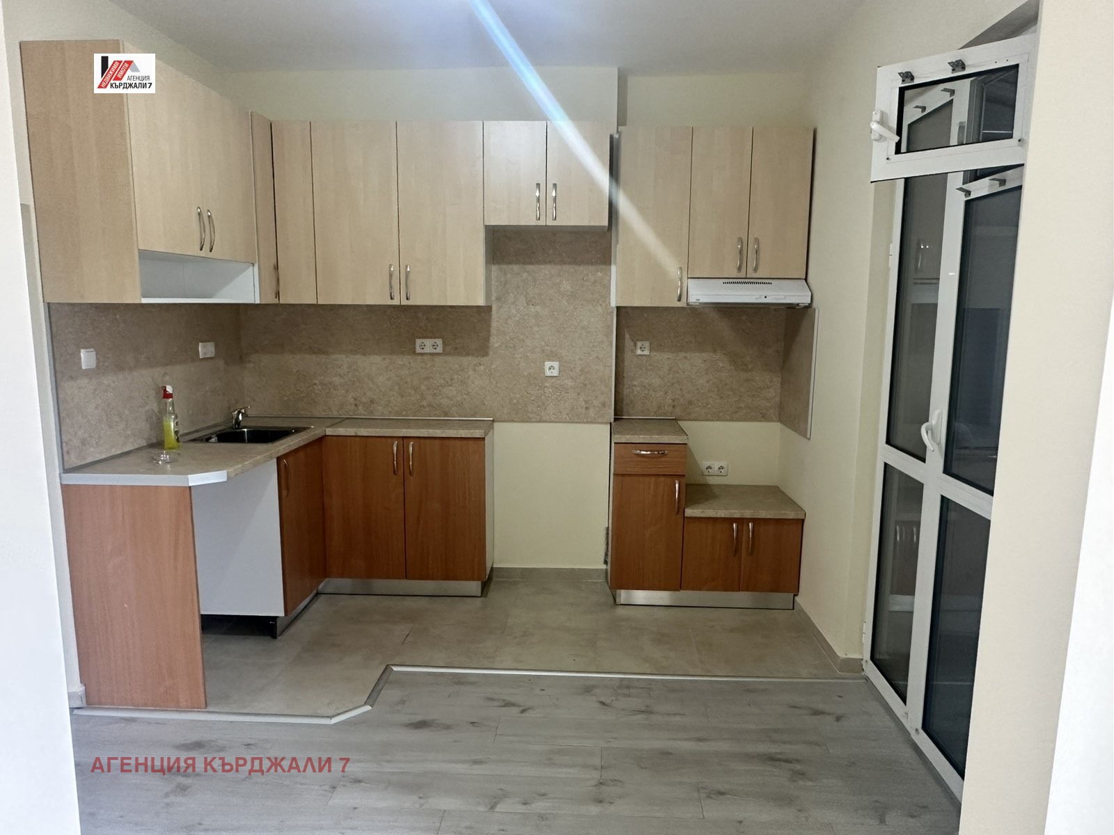 Продава 2-СТАЕН, гр. Кърджали, Център, снимка 2 - Апартаменти - 54614847