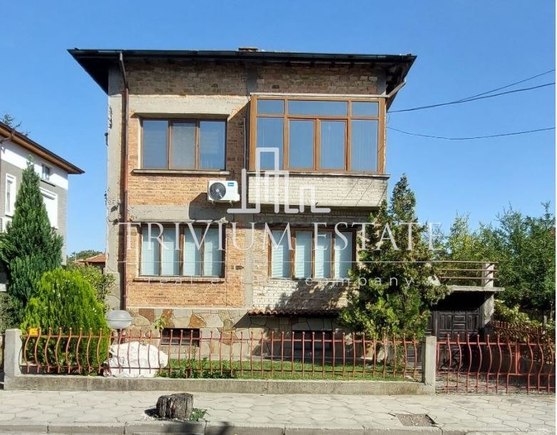 Продава ЕТАЖ ОТ КЪЩА, гр. Пловдив, Център, снимка 2 - Етаж от къща - 54250219