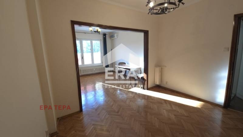 Продава 3-СТАЕН, гр. София, Център, снимка 2 - Апартаменти - 52984826