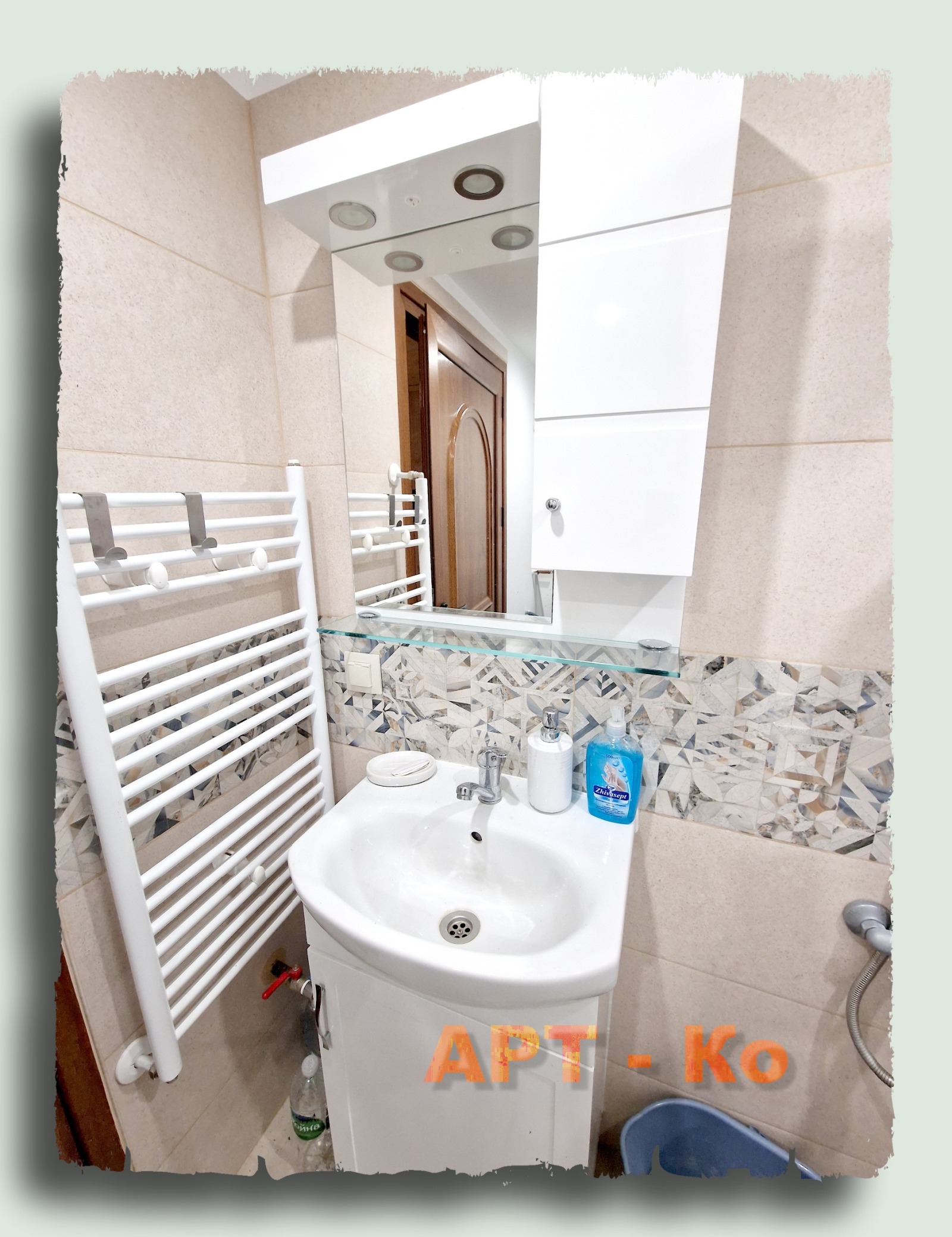 Продава КЪЩА, гр. Радомир, област Перник, снимка 2 - Къщи - 49836046