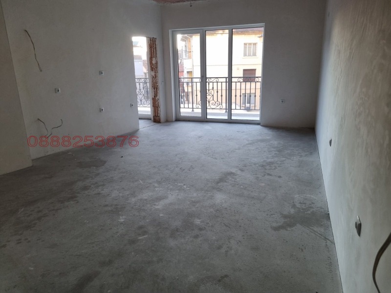 Продава МНОГОСТАЕН, гр. Русе, Център, снимка 6 - Апартаменти - 52792241