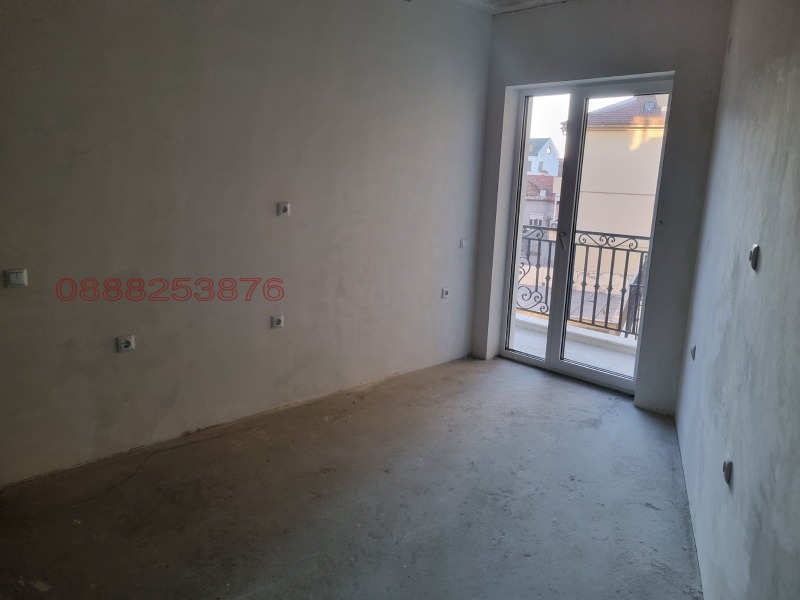 Продава МНОГОСТАЕН, гр. Русе, Център, снимка 2 - Апартаменти - 52792241