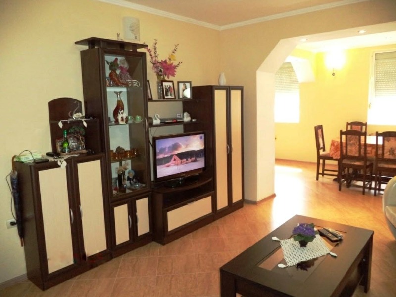 Продава ЕТАЖ ОТ КЪЩА в град Шумен, Център - 112 кв.м / 233 000 € » 455 708.39 лв., ЕСТЕРА ЕСТЕЙТ