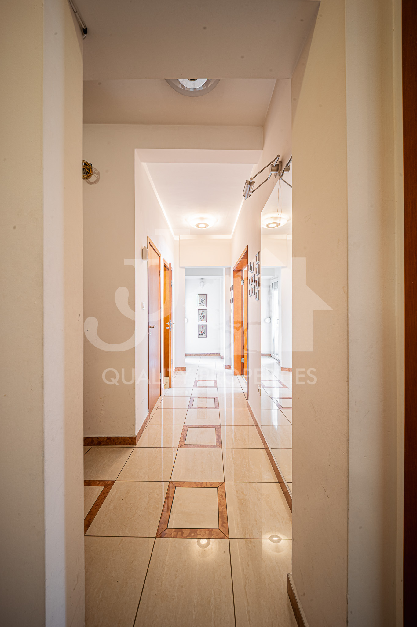 Продава 4-СТАЕН, гр. София, Център, снимка 17 - Апартаменти - 54131384