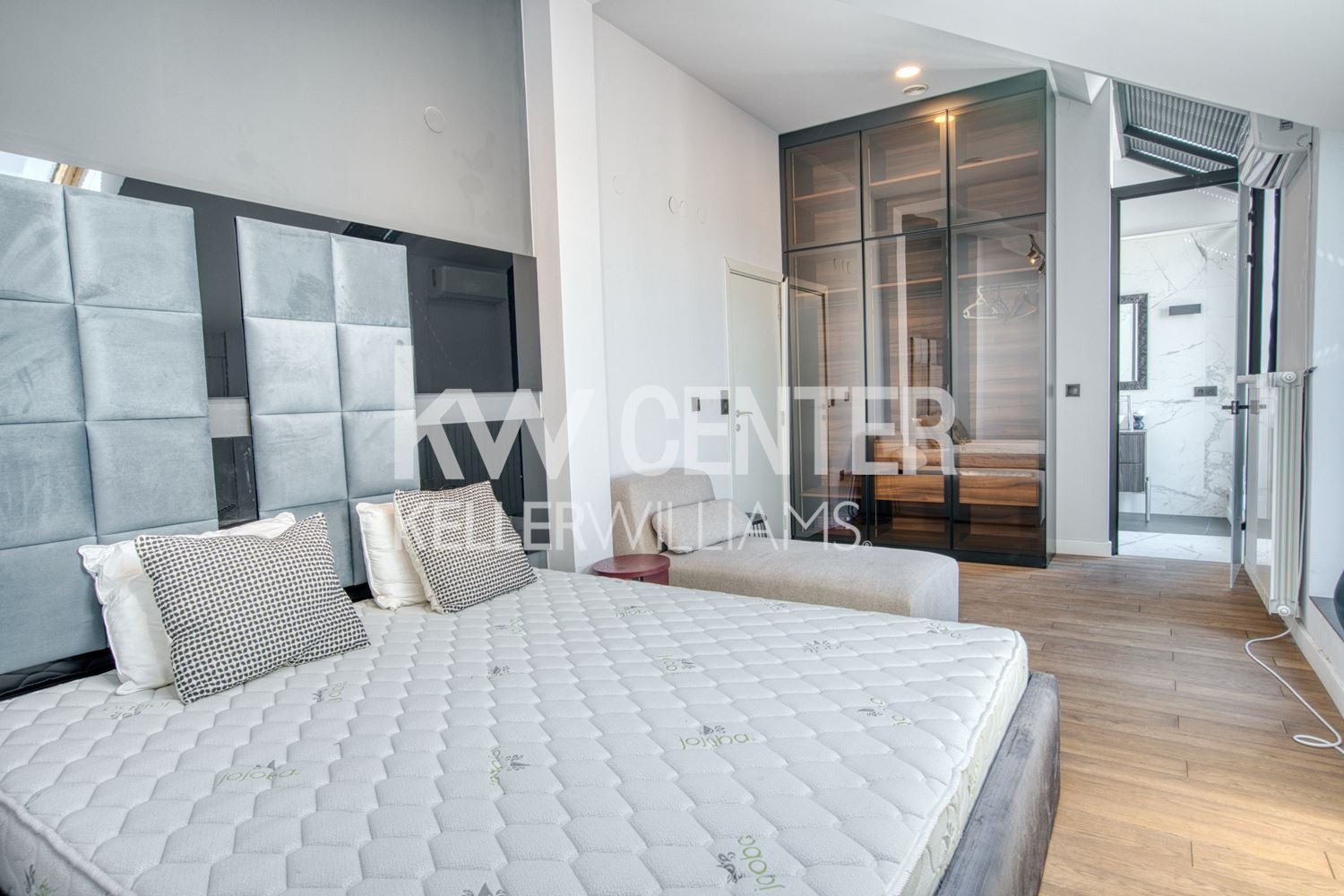 Продава МНОГОСТАЕН, гр. София, Център, снимка 7 - Апартаменти - 56271506