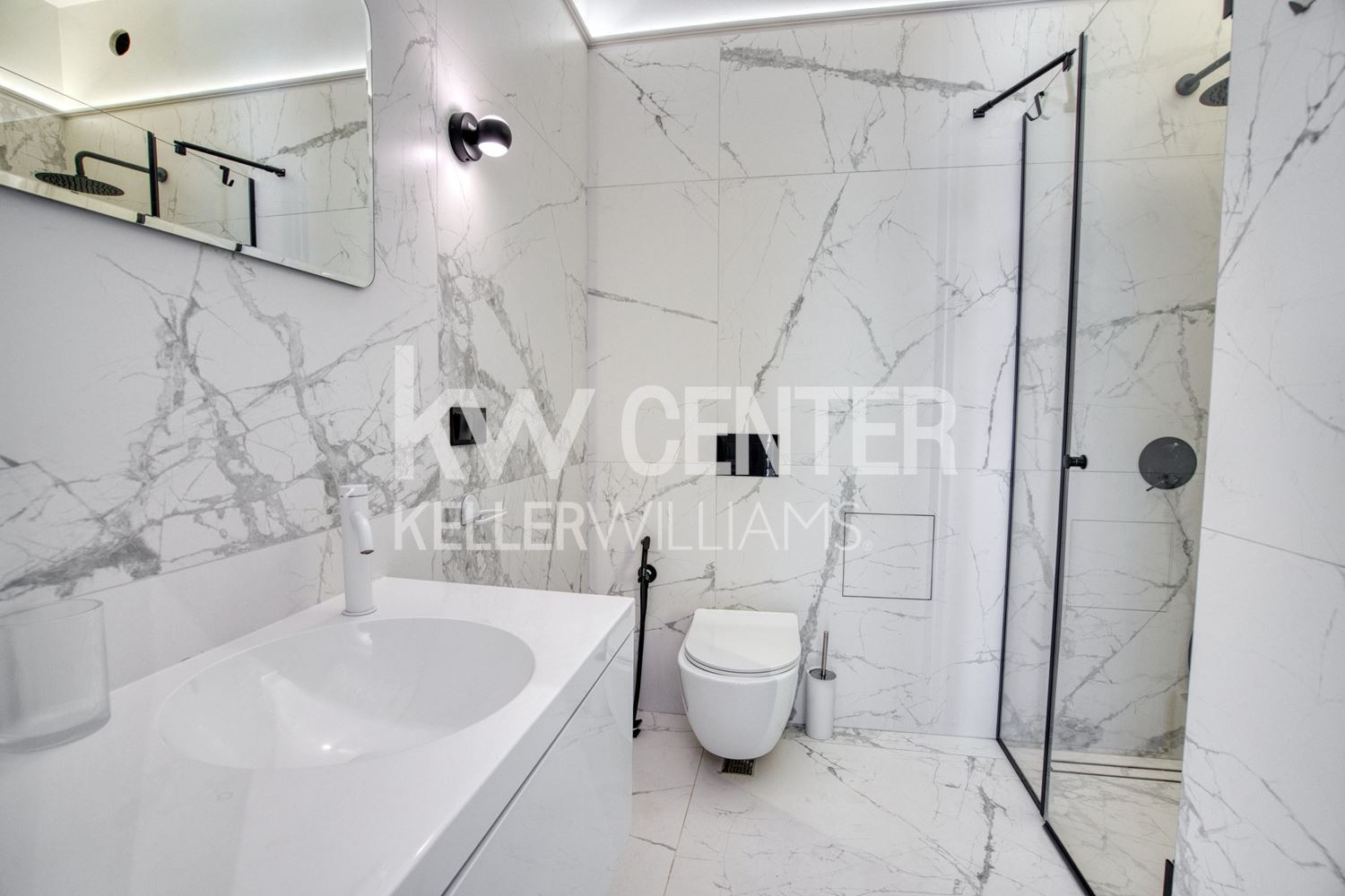 Продава МНОГОСТАЕН, гр. София, Център, снимка 9 - Апартаменти - 56271506