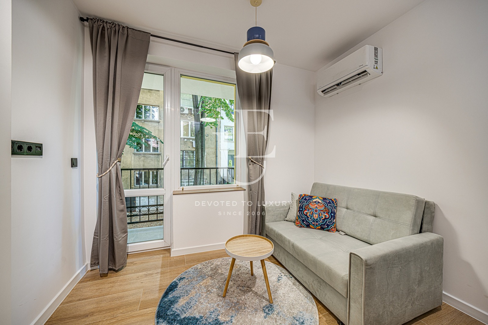 Продава КЪЩА, гр. София, Център, снимка 2 - Къщи - 55359906