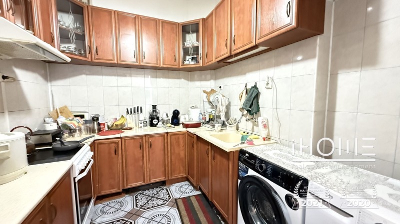 Продава МНОГОСТАЕН, гр. София, Център, снимка 2 - Апартаменти - 53450080