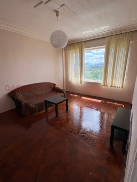 1 chambre Iztok, Pernik
