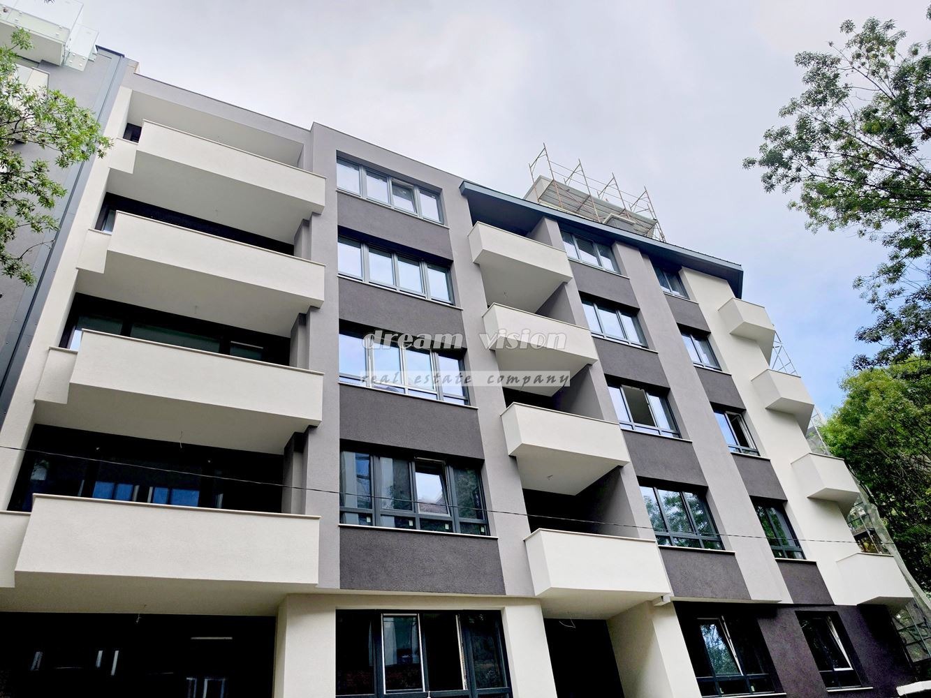 Продава МНОГОСТАЕН, гр. София, Център, снимка 2 - Апартаменти - 47225920