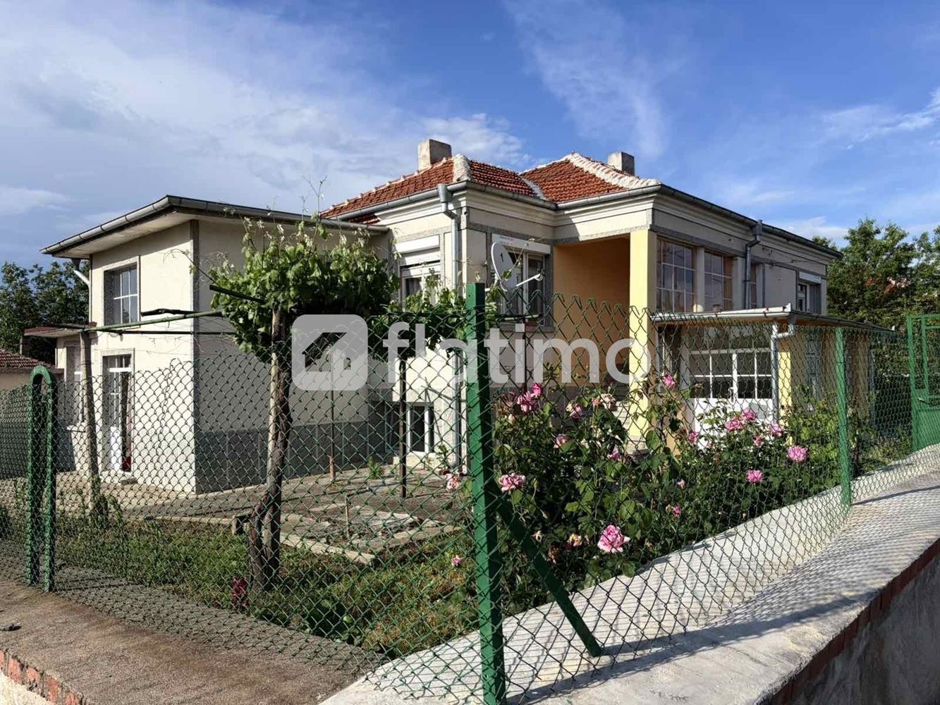 Продава КЪЩА, с. Лозарево, област Бургас
