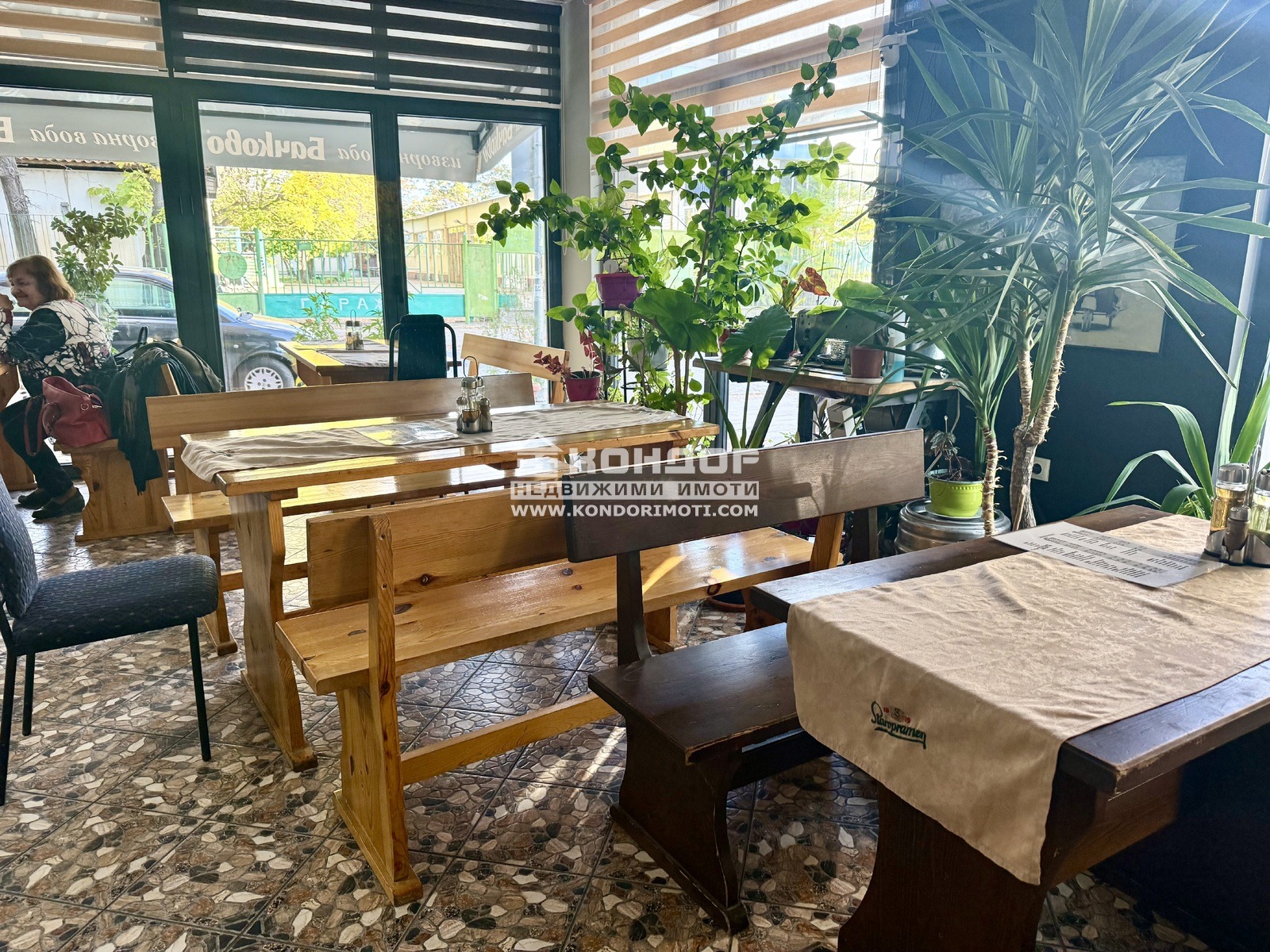 Продава ЗАВЕДЕНИЕ, гр. Пловдив, Център, снимка 2 - Заведения - 51891964