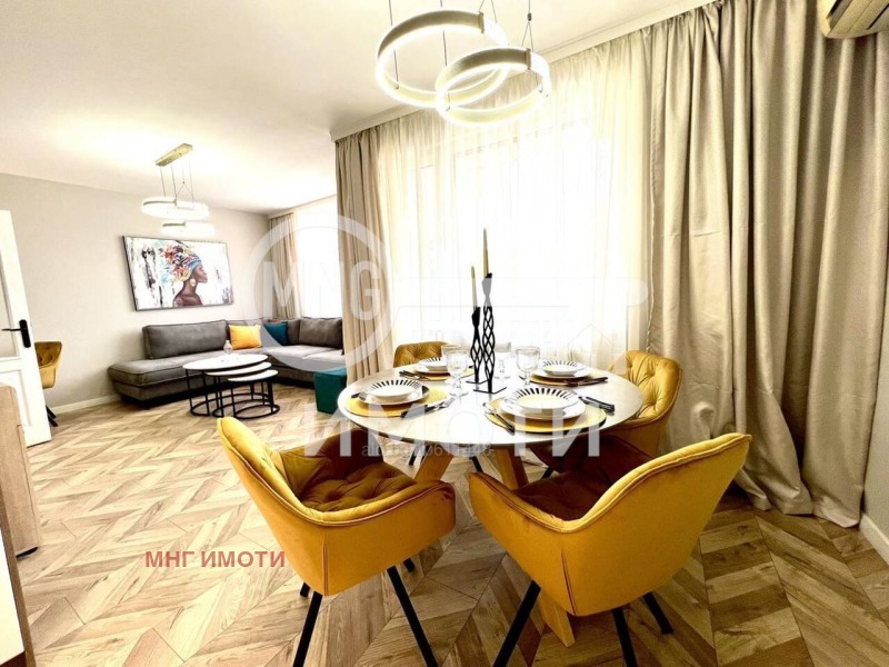 In vendita  2 camere da letto Plovdiv , Mladegki Halm , 97 mq | 72870362